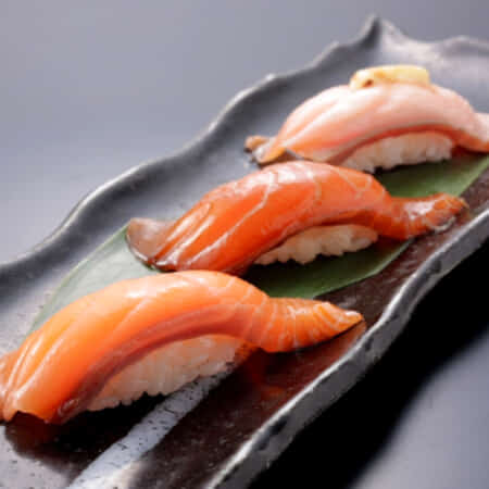 サーモン3貫セット｜赤坂で寿司のテイクアウト・デリバリーなら東京寿司 ITAMAE SUSHI